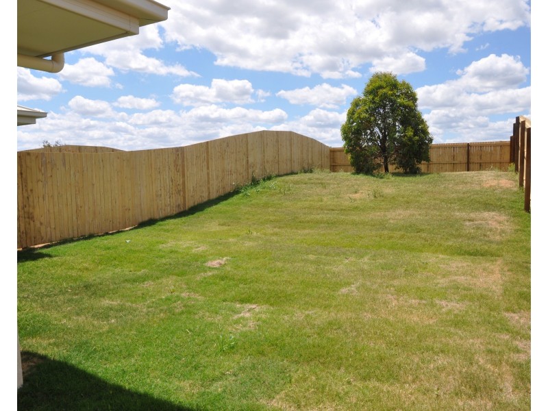 2/38 Weebah Place, Cambooya QLD 4358