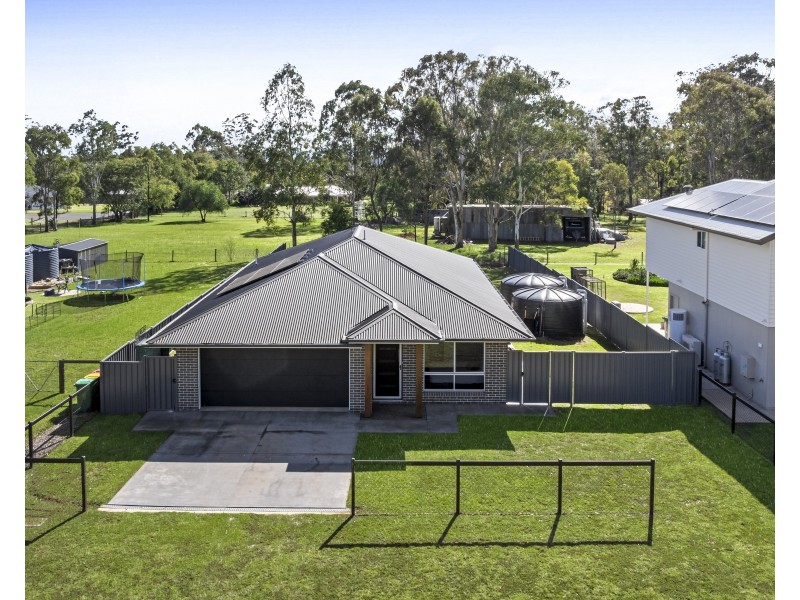 4 Hall Road, Cabarlah QLD 4352