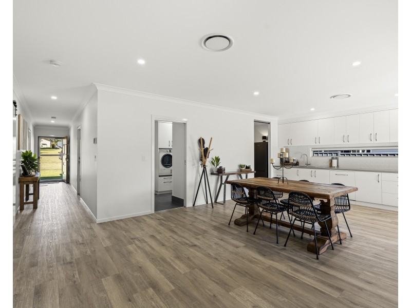 4 Hall Road, Cabarlah QLD 4352