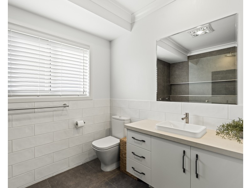 4 Hall Road, Cabarlah QLD 4352