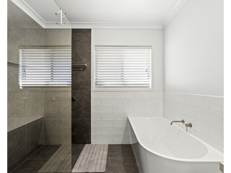 4 Hall Road, Cabarlah QLD 4352