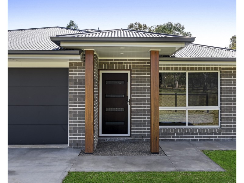 4 Hall Road, Cabarlah QLD 4352