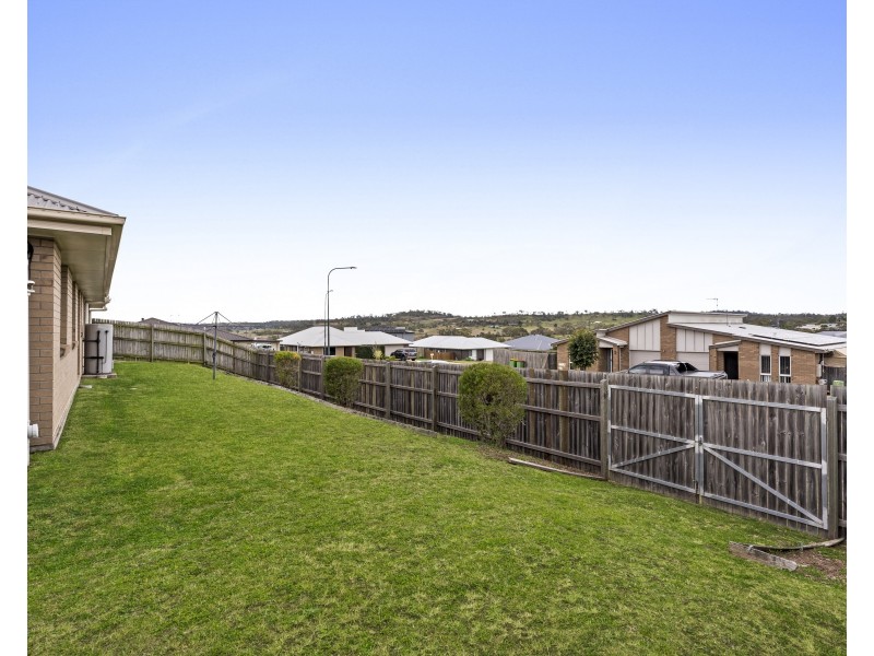 11 Sophia Crescent, Cotswold Hills QLD 4350