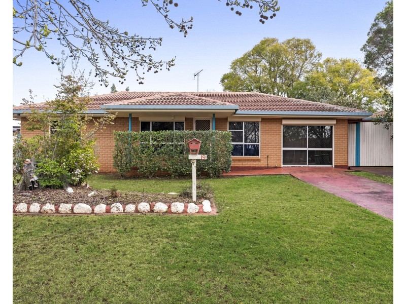 19 Magnolia Street, Centenary Heights QLD 4350