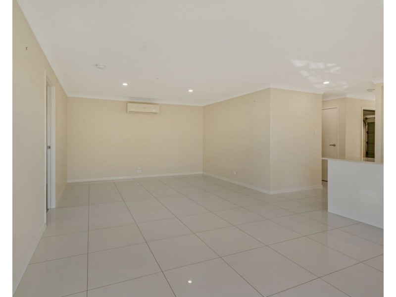 Unit 1/11 Weebah Place, Cambooya QLD 4358