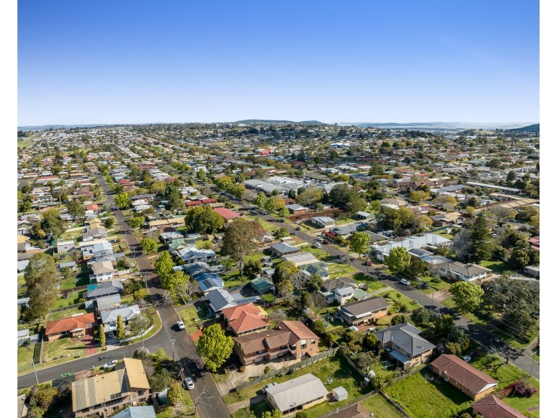 Unit 3/19 Noll Street, Kearneys Spring QLD 4350