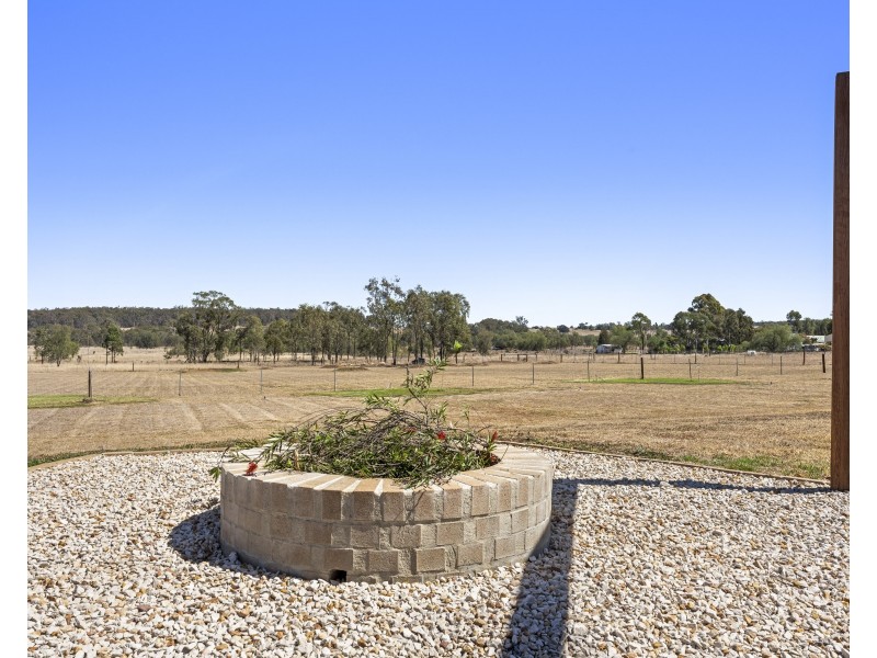 161 Mocatta Street, Goombungee QLD 4354