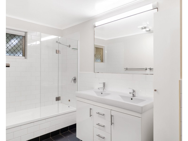 2 Sixth Avenue, Harristown QLD 4350
