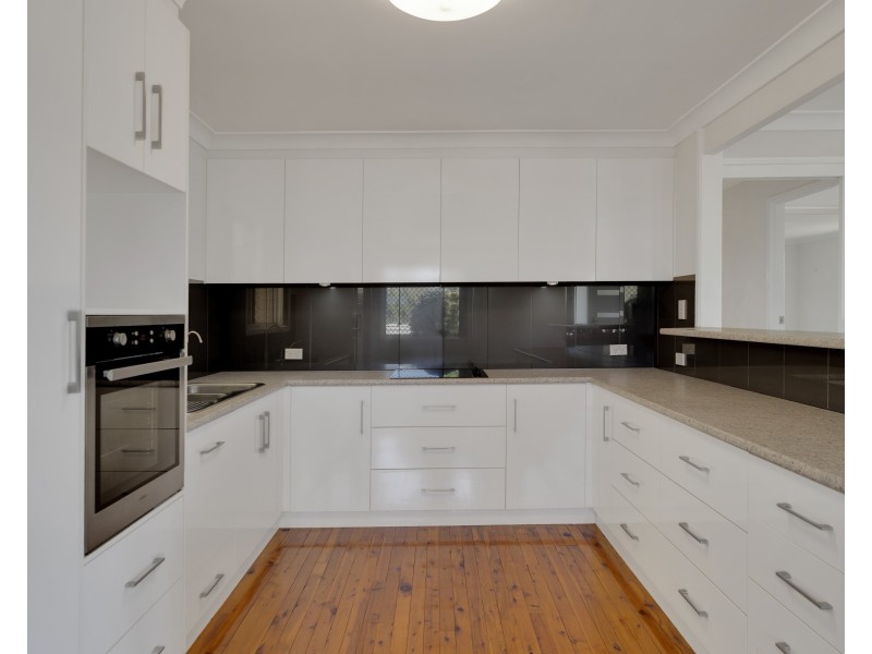 13 Leawarra Street, Wilsonton QLD 4350