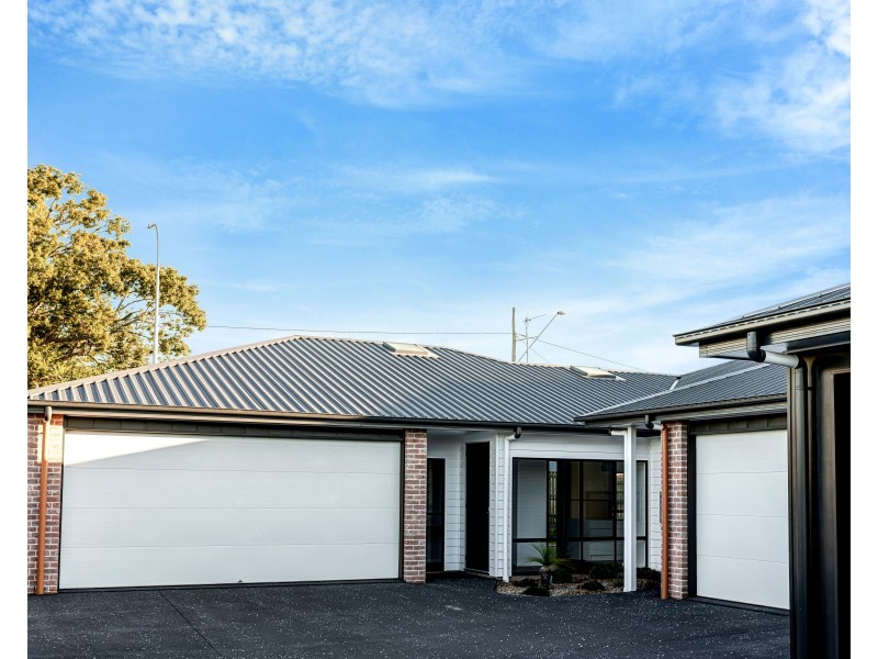 Unit 4/4 Pyrenees Close, Middle Ridge QLD 4350