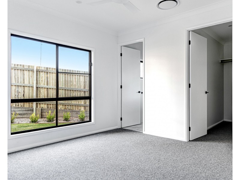 Unit 4/4 Pyrenees Close, Middle Ridge QLD 4350