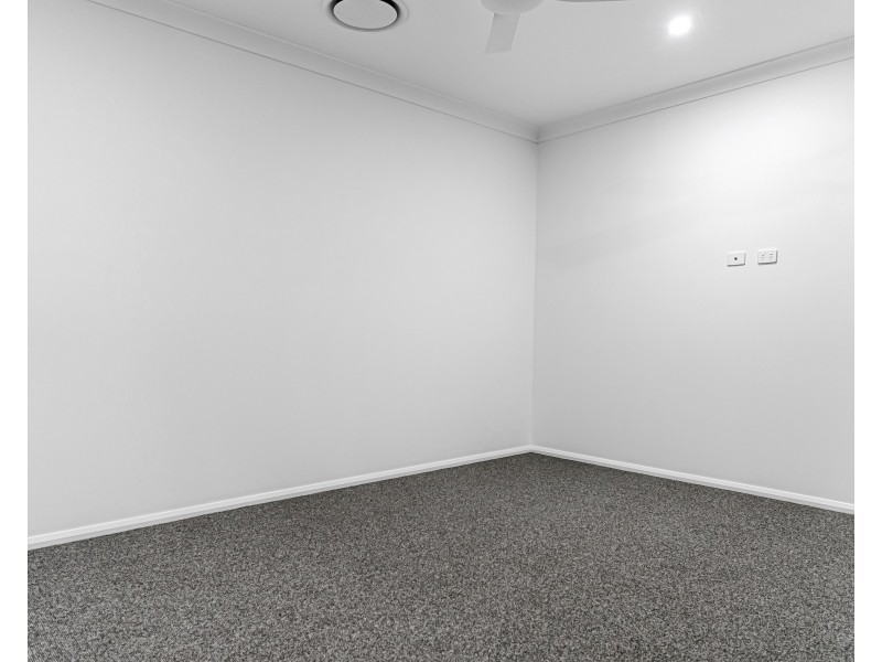 Unit 4/4 Pyrenees Close, Middle Ridge QLD 4350