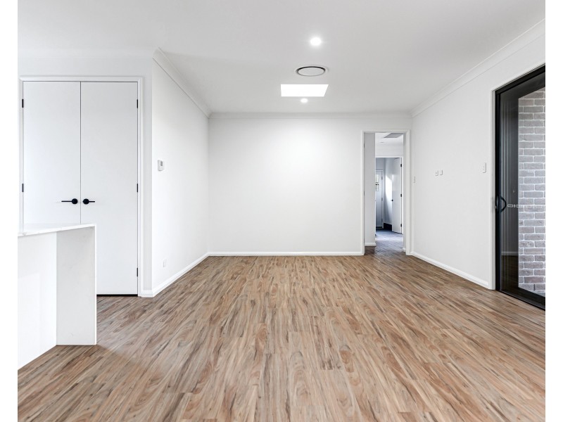 Unit 4/4 Pyrenees Close, Middle Ridge QLD 4350