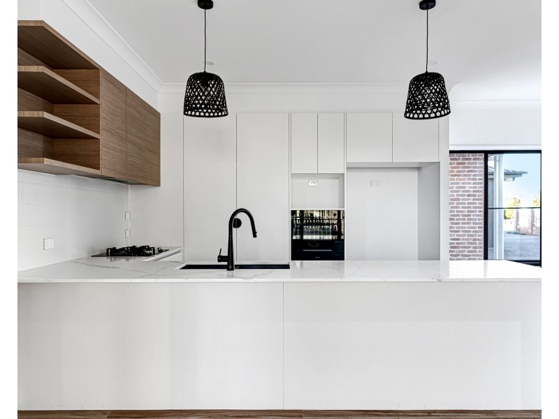 Unit 4/4 Pyrenees Close, Middle Ridge QLD 4350