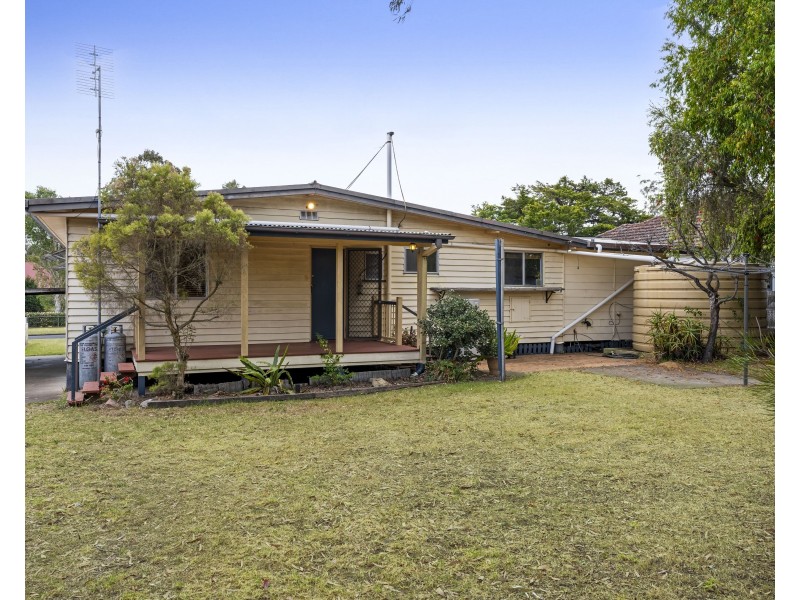 29 Albert Street, Crows Nest QLD 4355