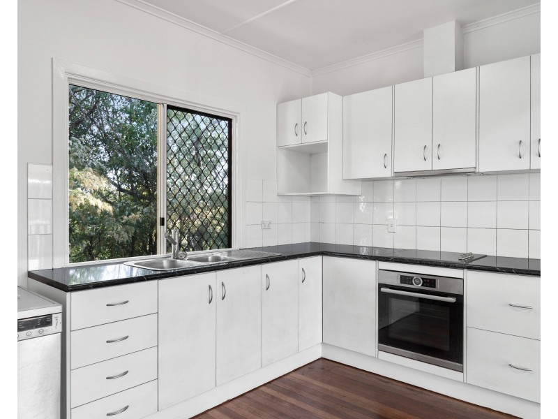 813 Ruthven Street, Kearneys Spring QLD 4350