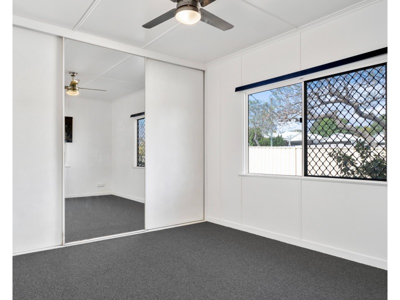 813 Ruthven Street, Kearneys Spring QLD 4350