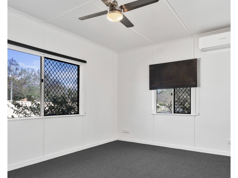 813 Ruthven Street, Kearneys Spring QLD 4350