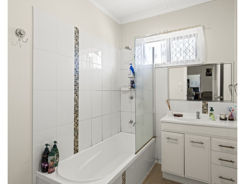 24 Weetwood Street, Newtown QLD 4350