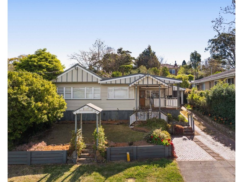 1A Curzon Street, Mount Lofty QLD 4350