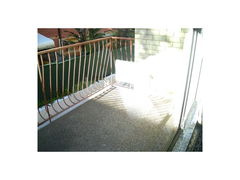 12/21  Anzac Parade, Kensington NSW 2033