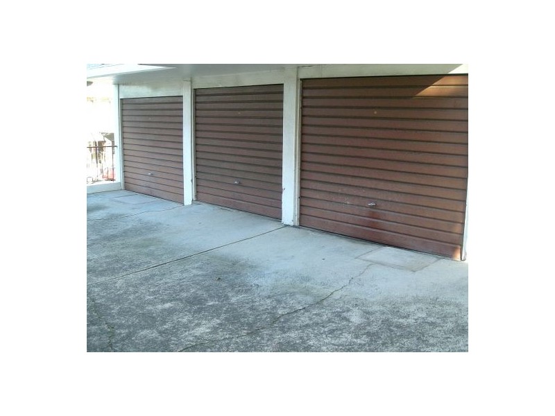 12/21  Anzac Parade, Kensington NSW 2033