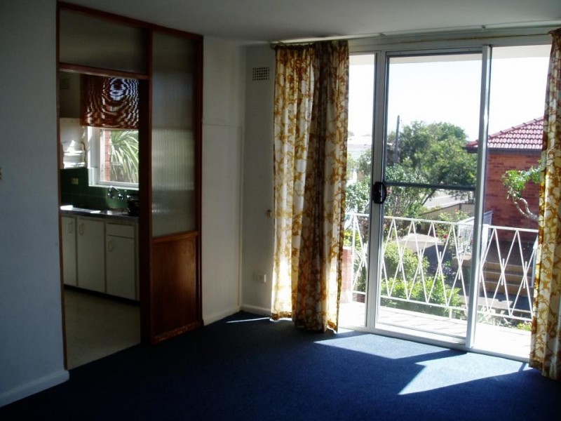 1/50 UNIVERSAL STREET, Eastlakes NSW 2018