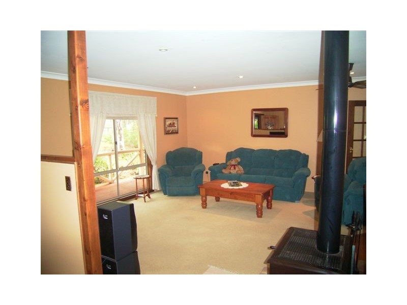 8 Holloway Drive, Jilliby NSW 2259