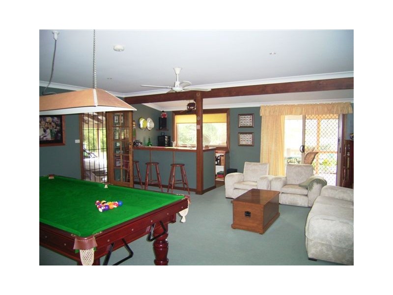 8 Holloway Drive, Jilliby NSW 2259