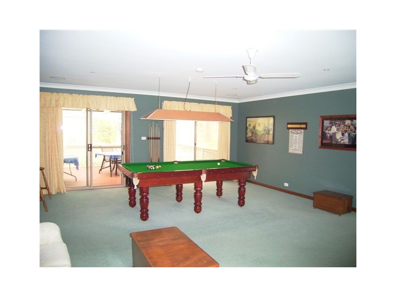 8 Holloway Drive, Jilliby NSW 2259