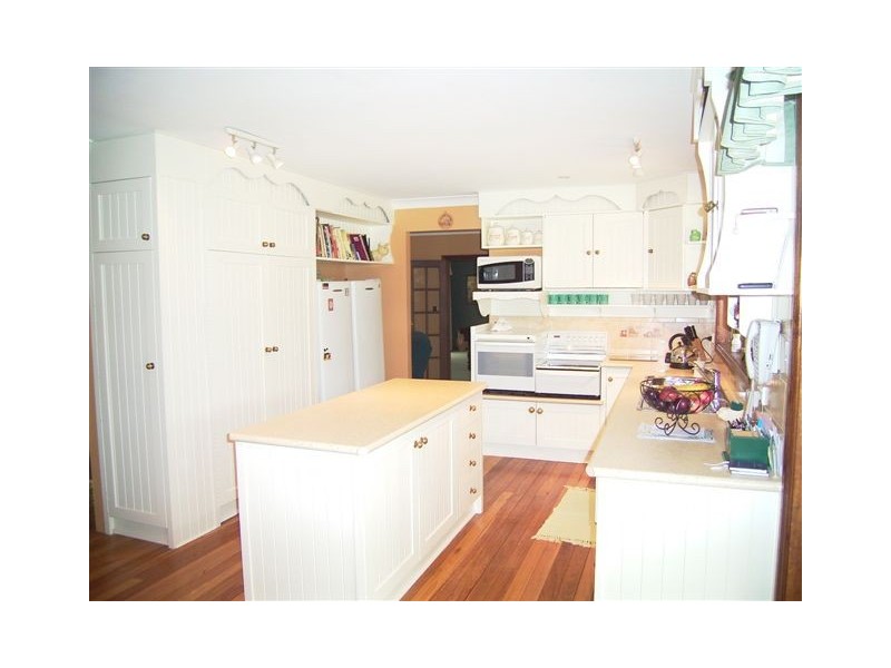 8 Holloway Drive, Jilliby NSW 2259