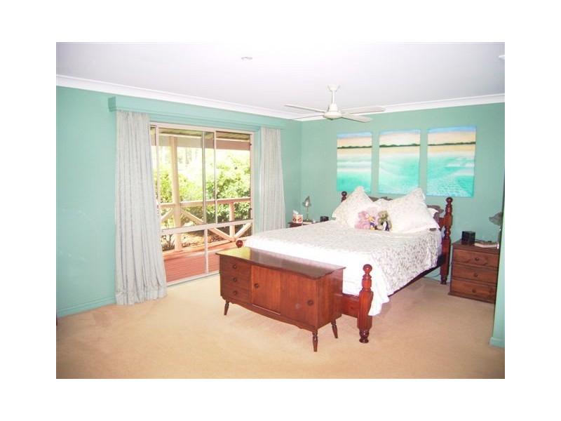 8 Holloway Drive, Jilliby NSW 2259