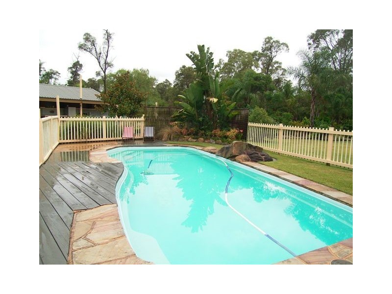 8 Holloway Drive, Jilliby NSW 2259