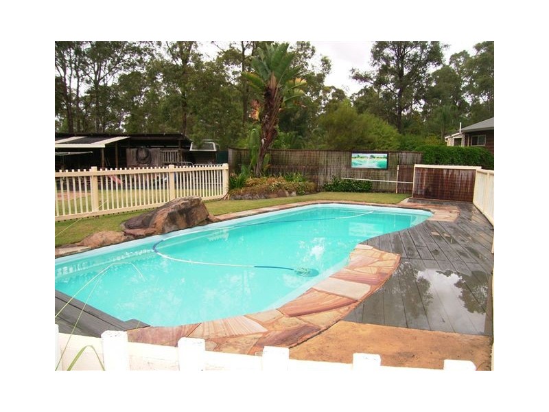 8 Holloway Drive, Jilliby NSW 2259