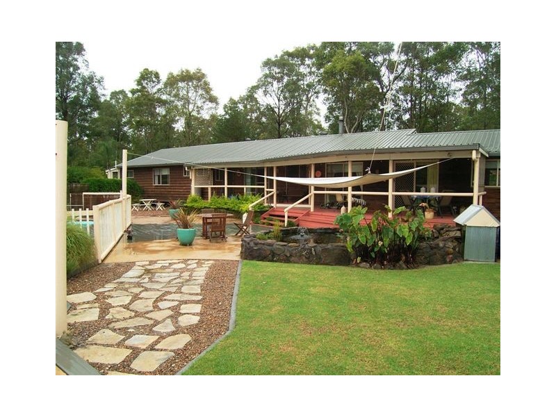 8 Holloway Drive, Jilliby NSW 2259