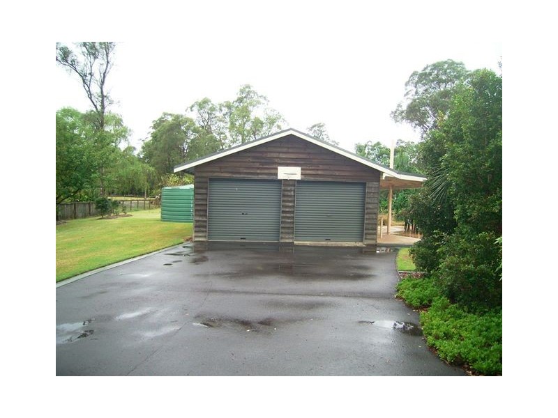 8 Holloway Drive, Jilliby NSW 2259