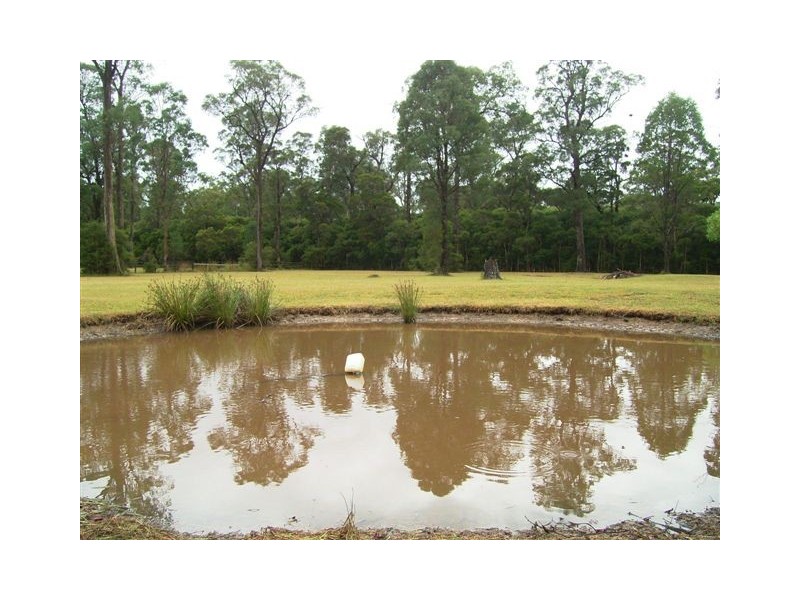 8 Holloway Drive, Jilliby NSW 2259