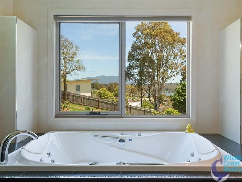 12 Thompson Lane, Narooma NSW 2546