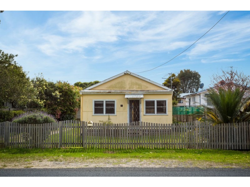 4 Barker Parade, Narooma NSW 2546