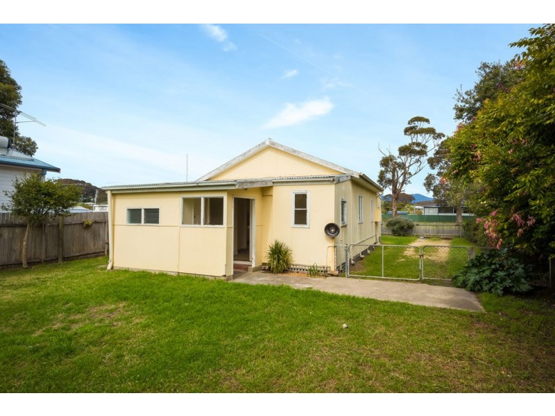 4 Barker Parade, Narooma NSW 2546