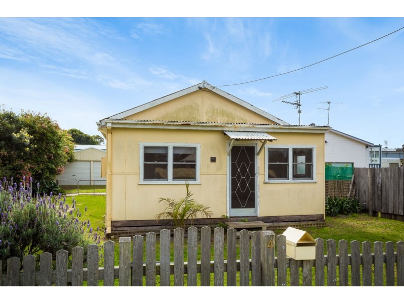 4 Barker Parade, Narooma NSW 2546