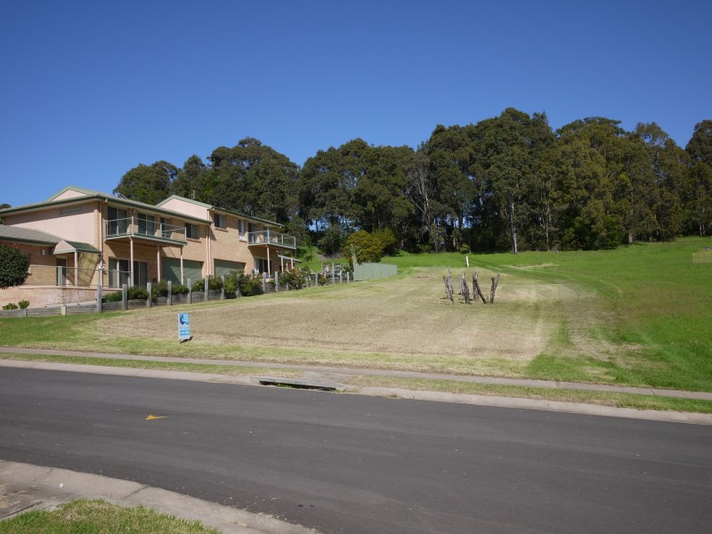 68 Warbler Crescent, North Narooma NSW 2546