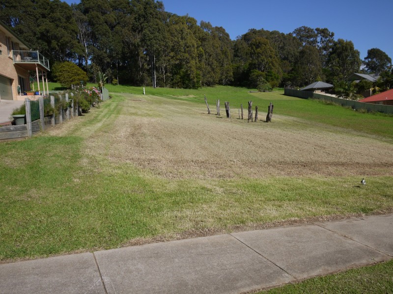 68 Warbler Crescent, North Narooma NSW 2546