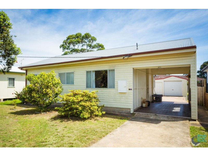 8 Hyland Avenue, Narooma NSW 2546