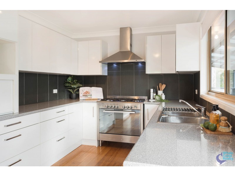 33 Goolara Avenue, Dalmeny NSW 2546