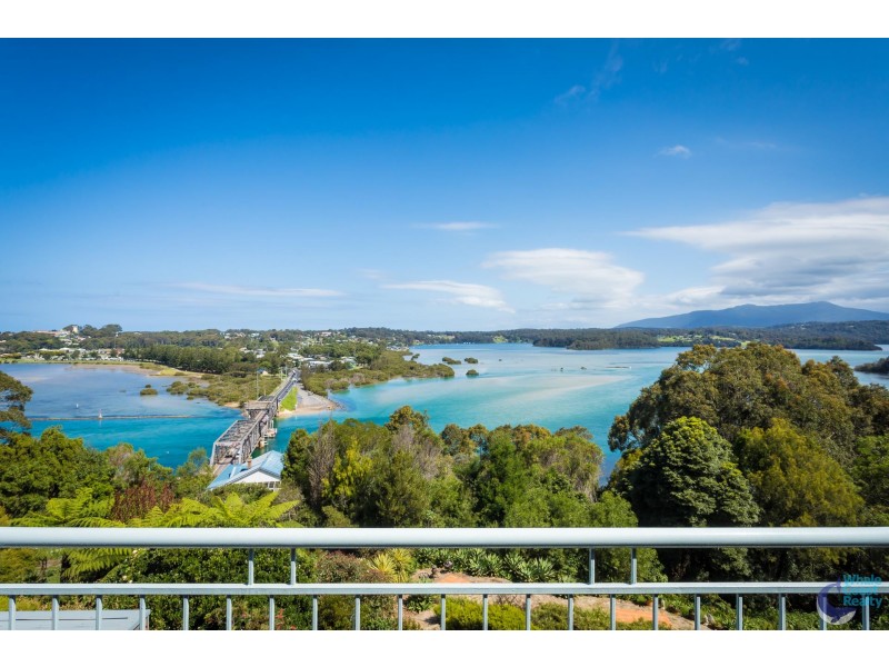 11 Hillcrest Avenue, North Narooma NSW 2546