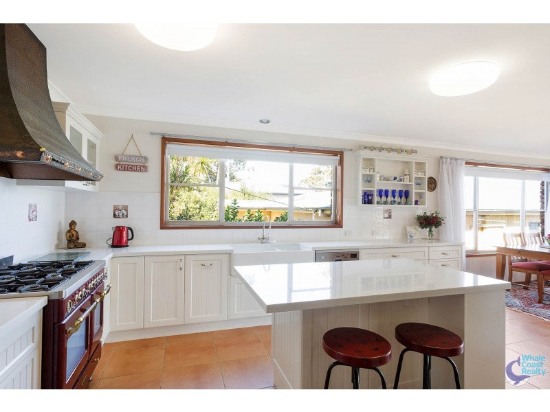 11 Hillcrest Avenue, North Narooma NSW 2546
