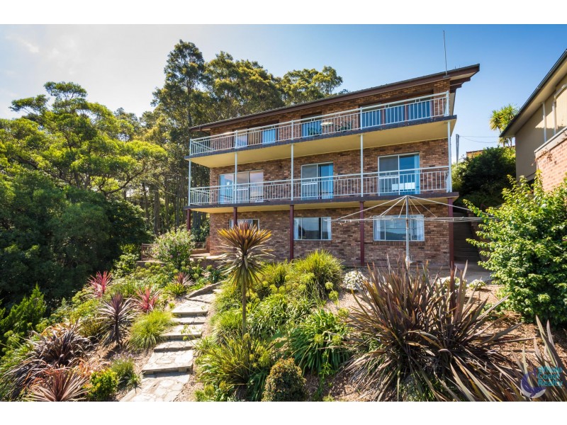 11 Hillcrest Avenue, North Narooma NSW 2546