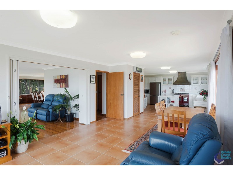 11 Hillcrest Avenue, North Narooma NSW 2546