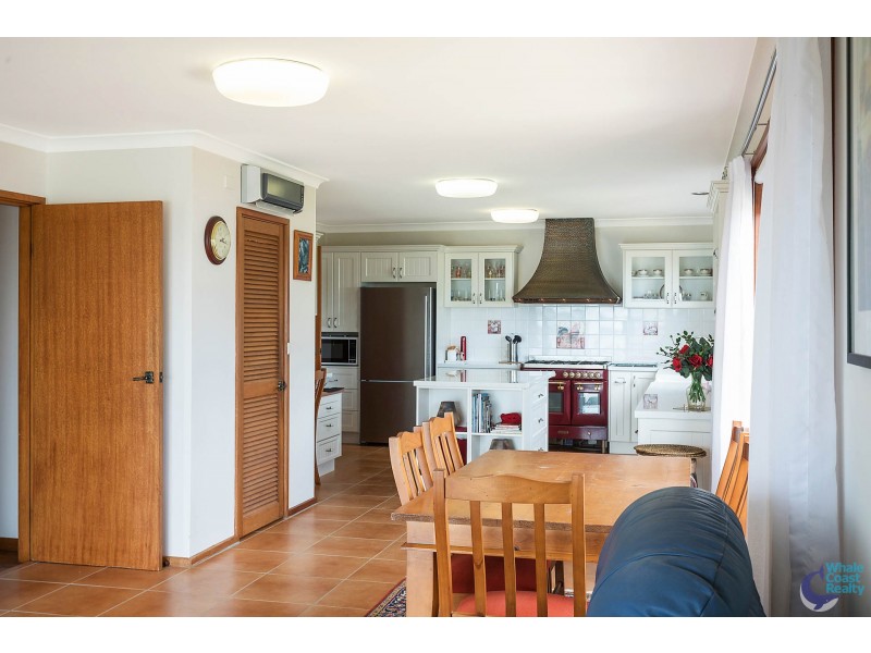11 Hillcrest Avenue, North Narooma NSW 2546